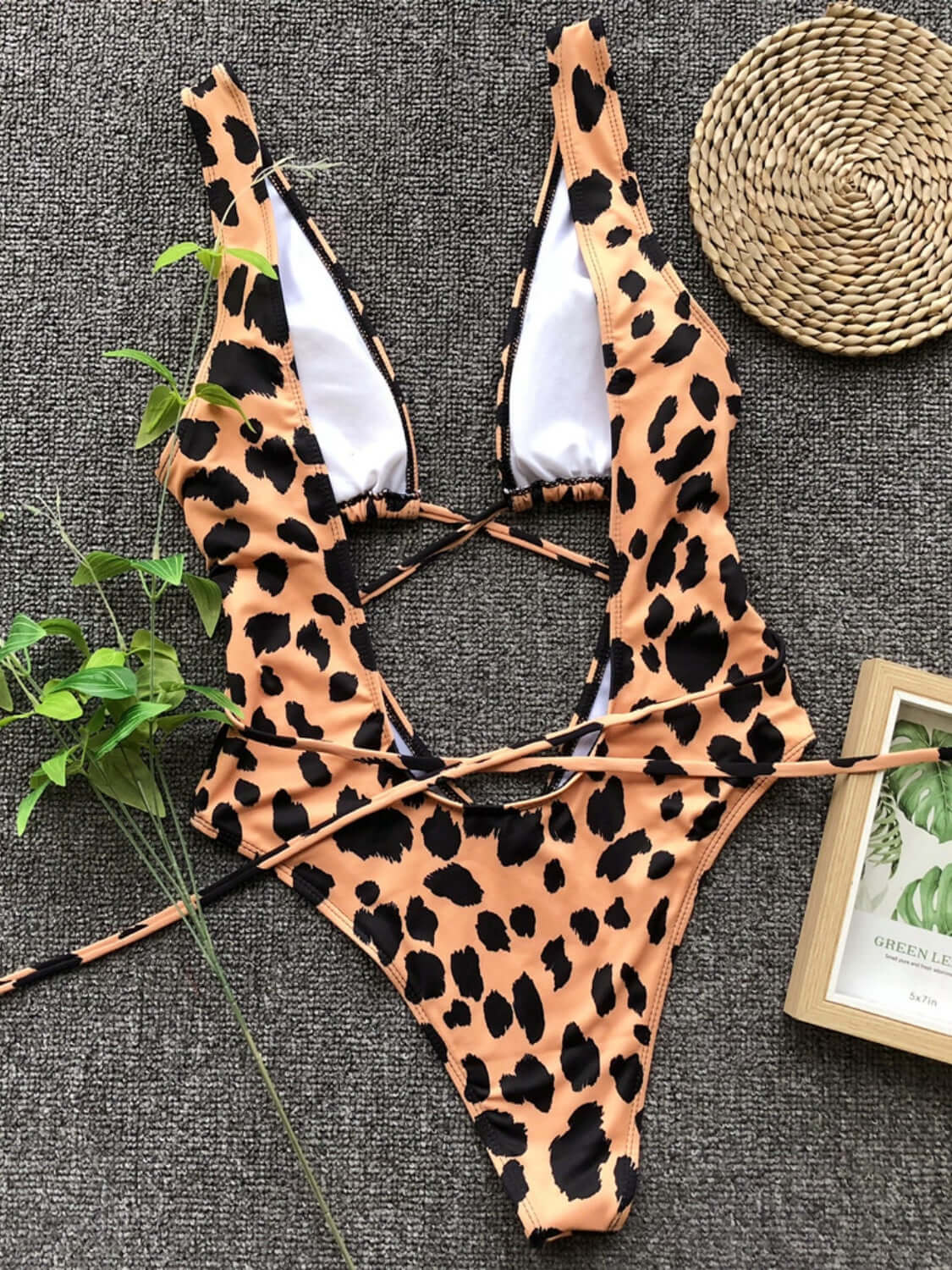 Sexy one-piece swimsuit with adjustable back