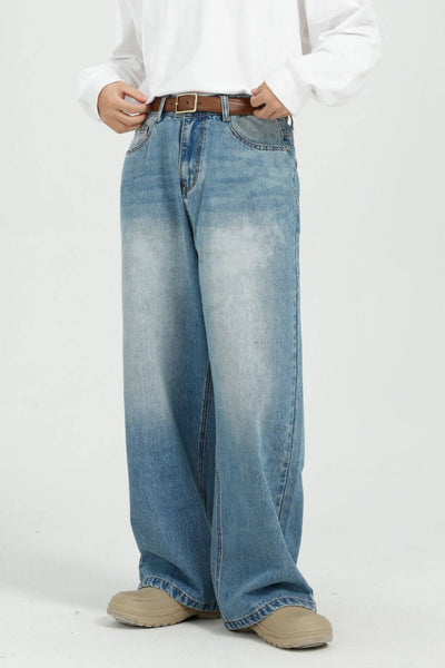 Relaxed fit denim with wide leg cut