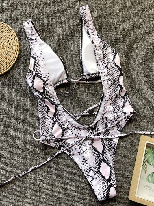 Sexy one-piece swimsuit with adjustable back